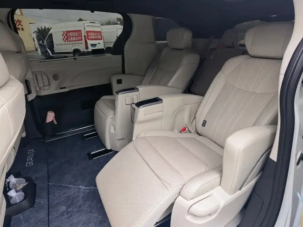 Toyota Granvia 2025 из CN, фото 8