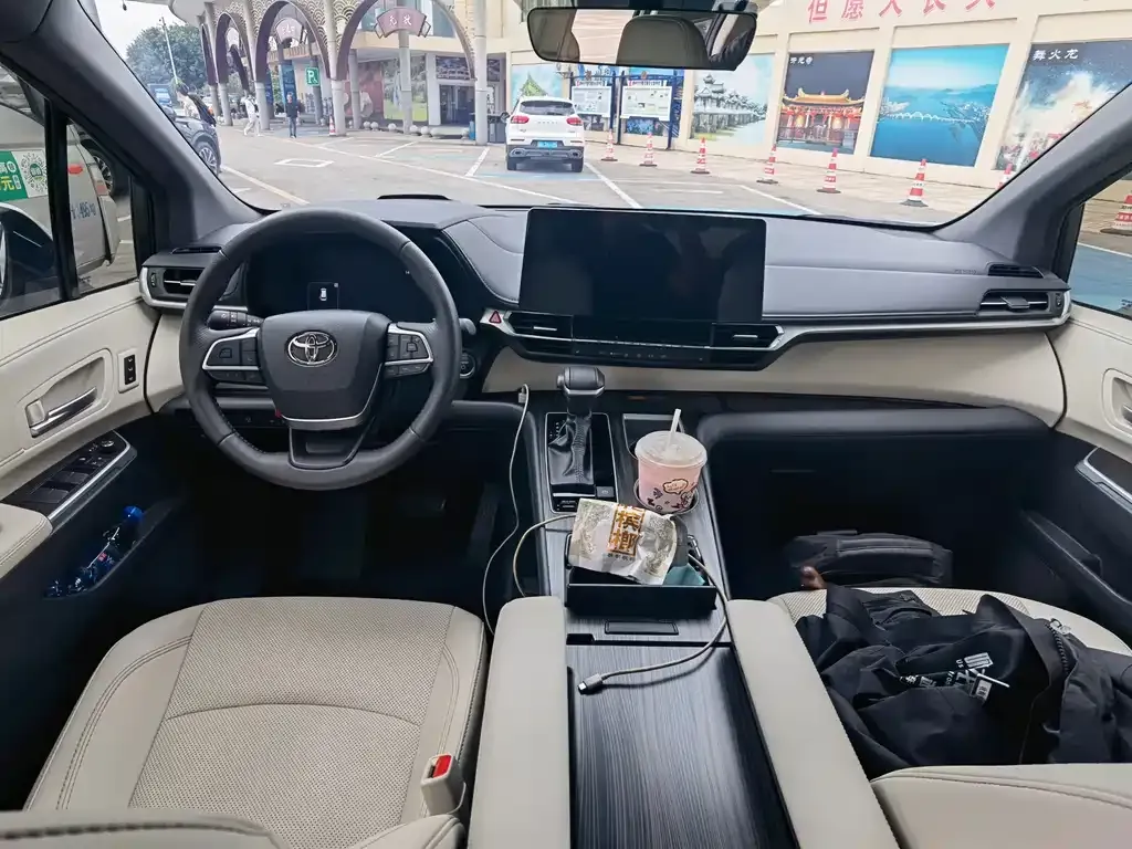 Toyota Granvia 2025 из CN, фото 9
