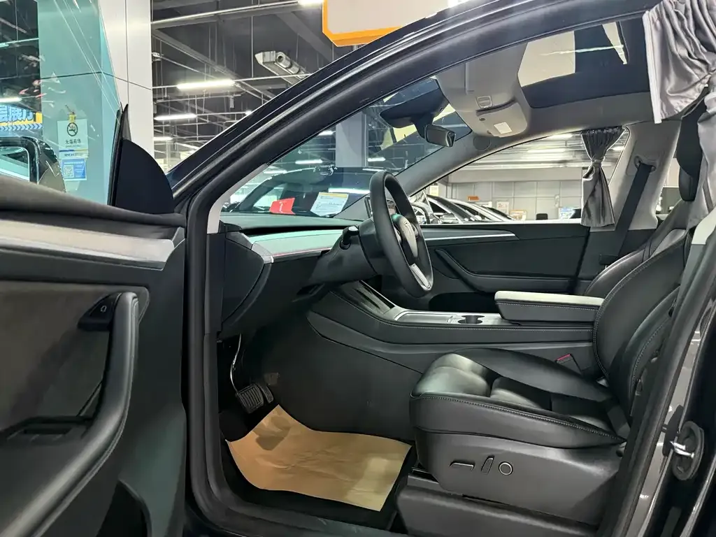 Tesla Model Y — фото 2