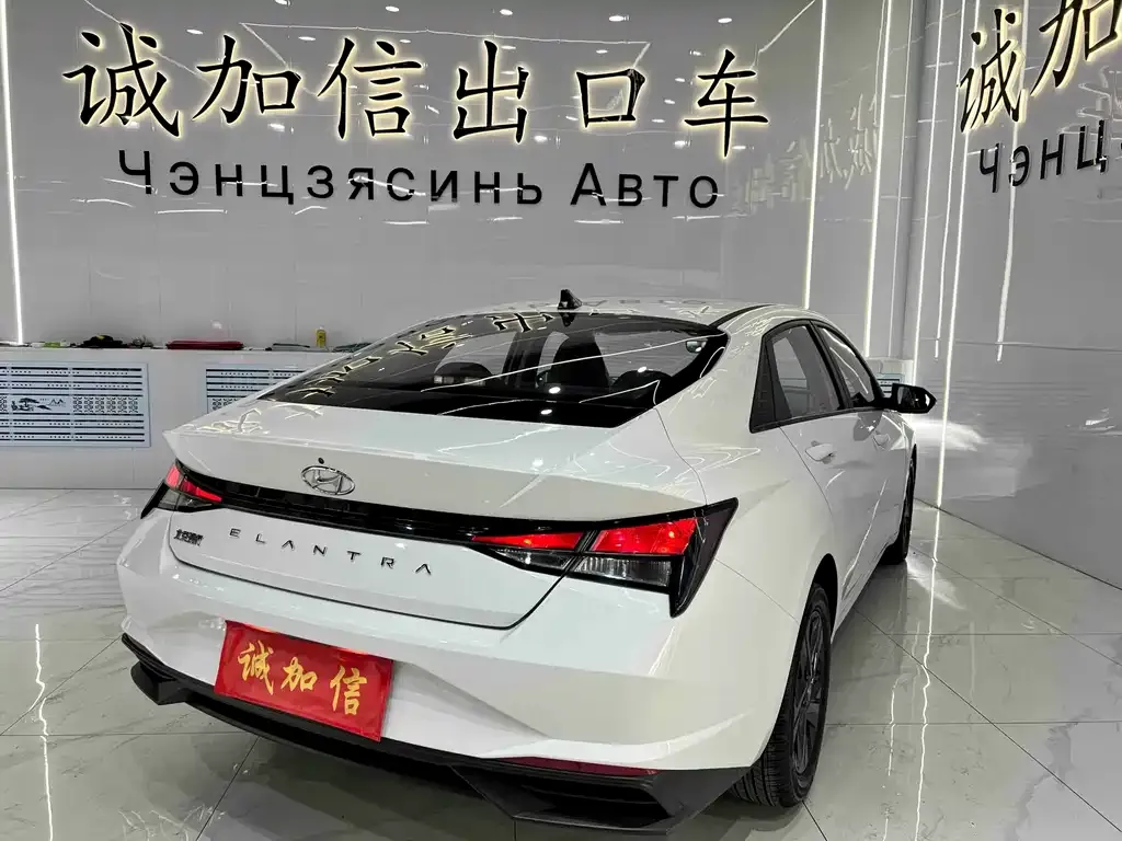 Hyundai Elantra — фото 10