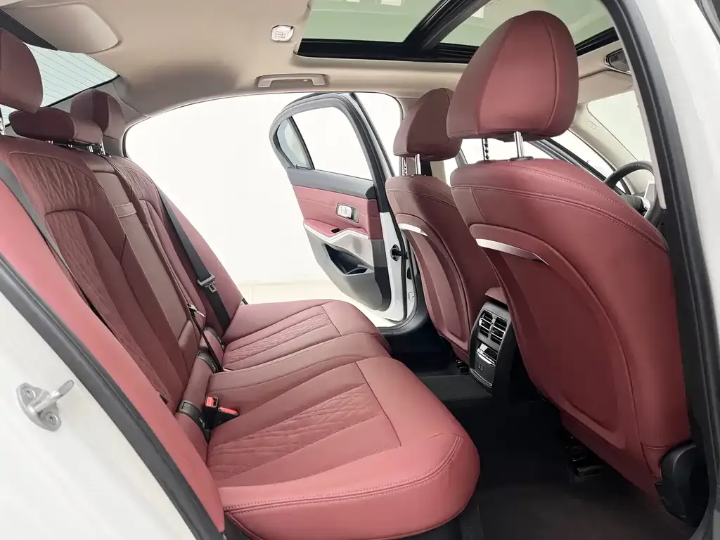 BMW 3 Series 2025 из CN, фото 10