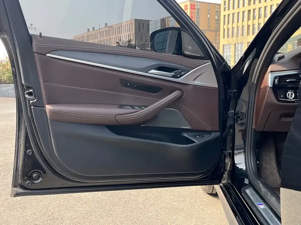 BMW 5 Series 2023 из CN, фото 9