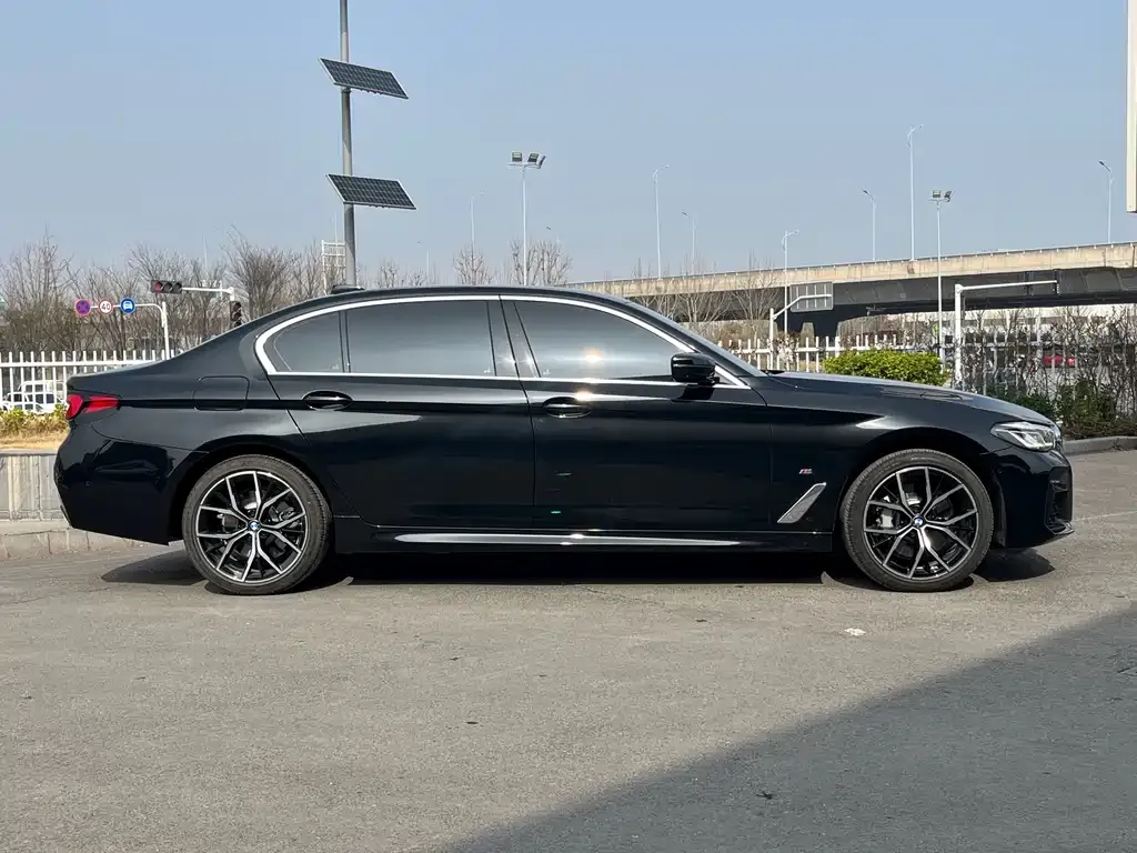 BMW 5 Series 2023 из CN, фото 7