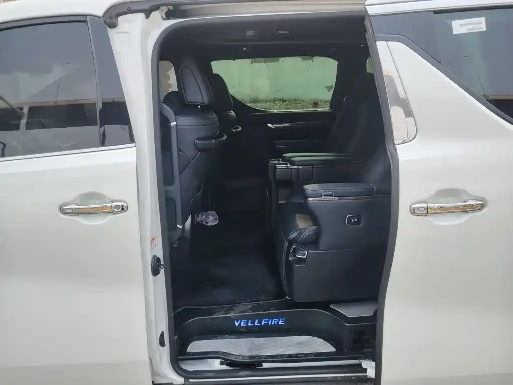 Toyota Vellfire 2023 из CN, фото 2