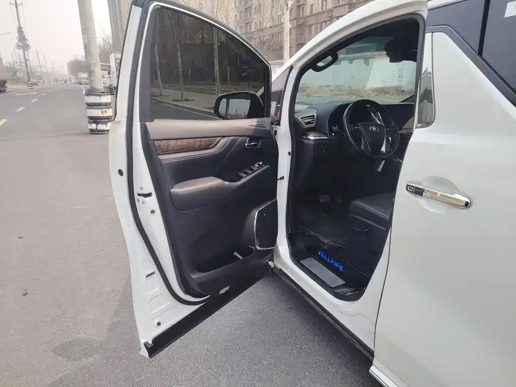 Toyota Vellfire 2023 из CN, фото 6