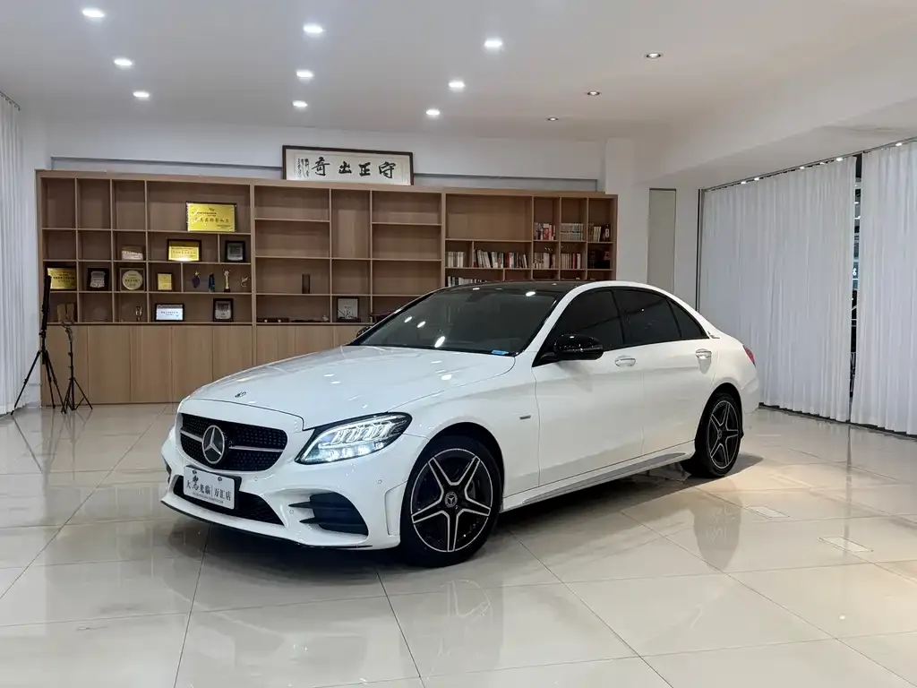 Mercedes-Benz C-Class — фото 1