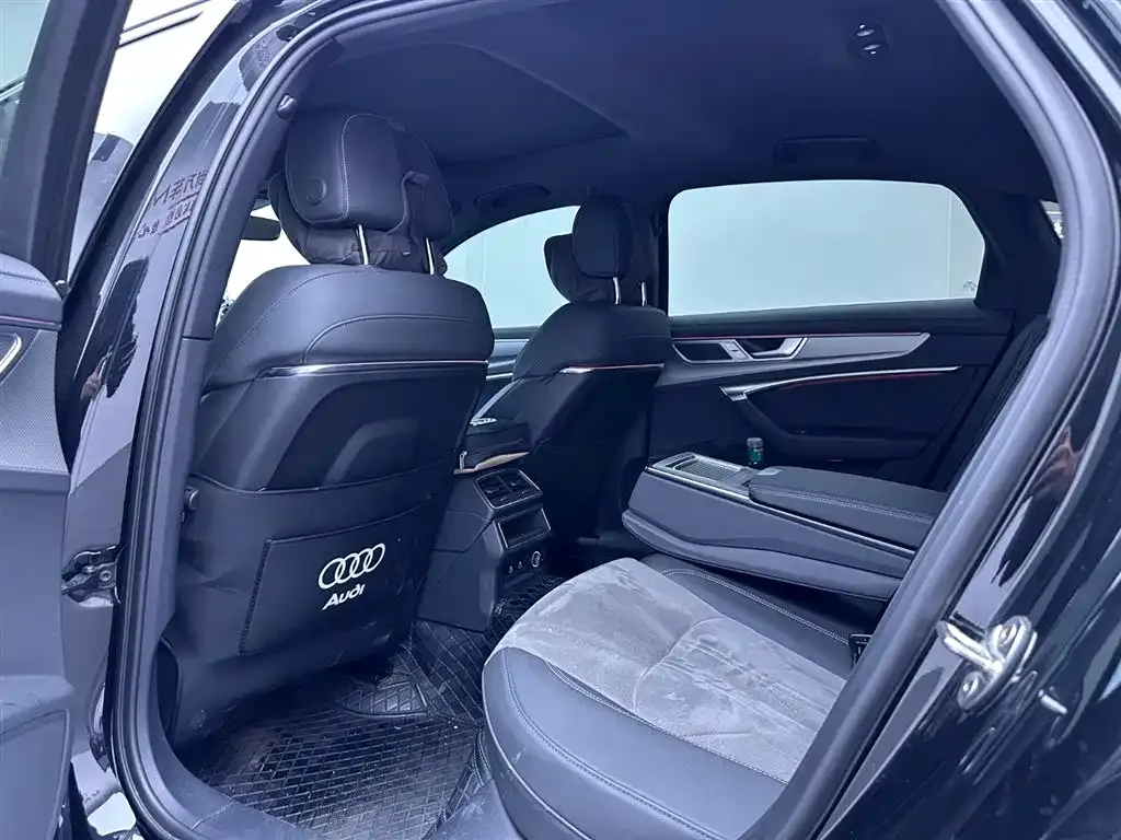 Audi A6L 2023 из CN, фото 7