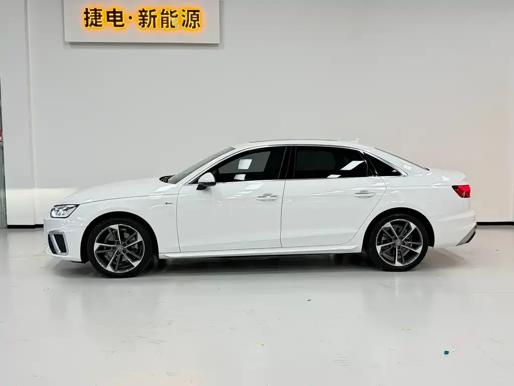 Audi A4L 2021 из CN, фото 2