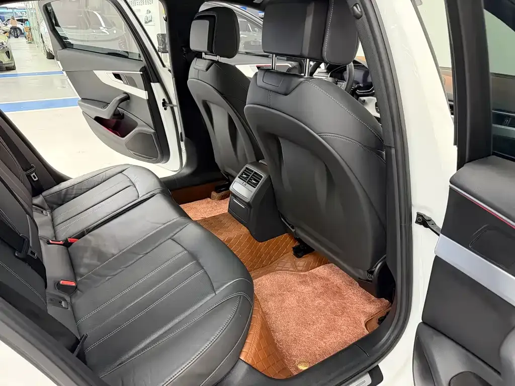 Audi A4L 2021 из CN, фото 10