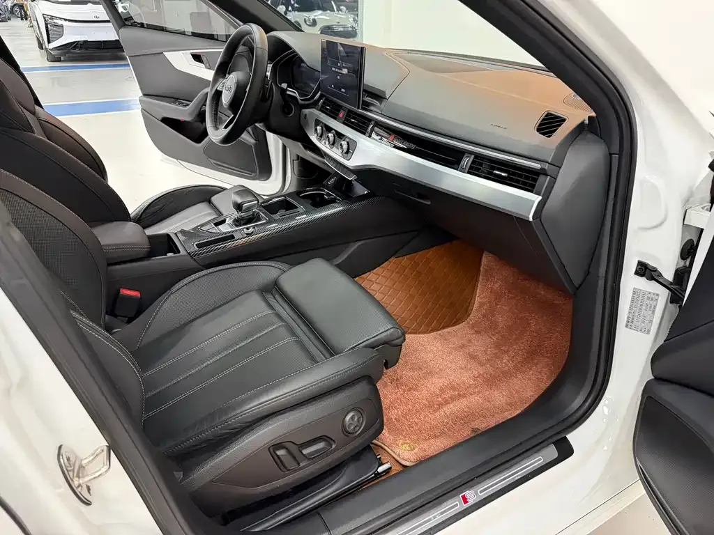 Audi A4L 2021 из CN, фото 8