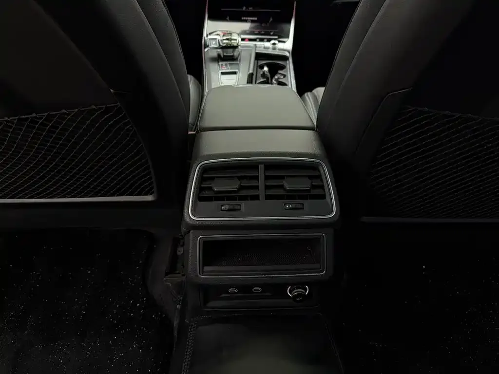 Audi A6L 2023 из CN, фото 6