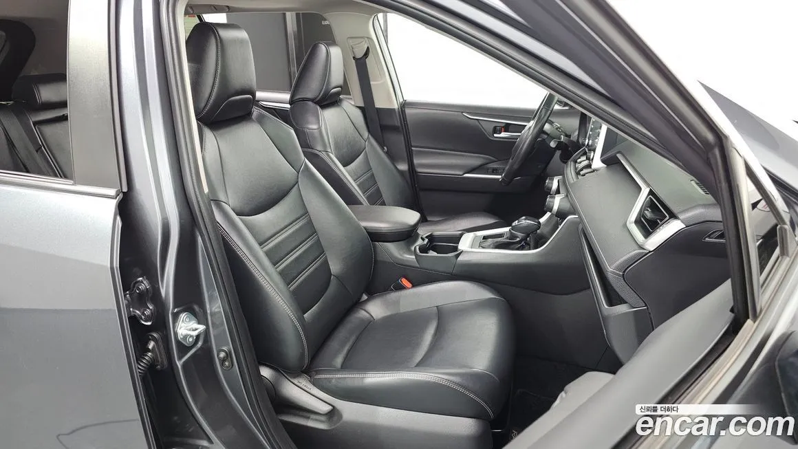 Toyota RAV4 2021 из KR, фото 4