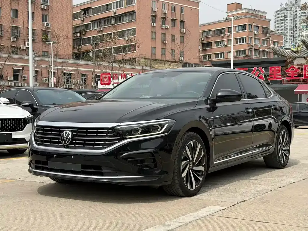 Volkswagen Passat — фото 1