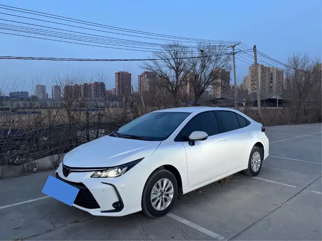Toyota Corolla 2024 из CN, фото 1