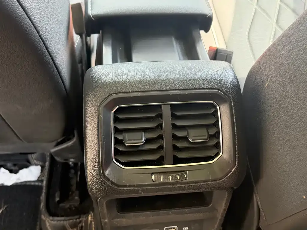 Volkswagen Tiguan L 2023 из CN, фото 10