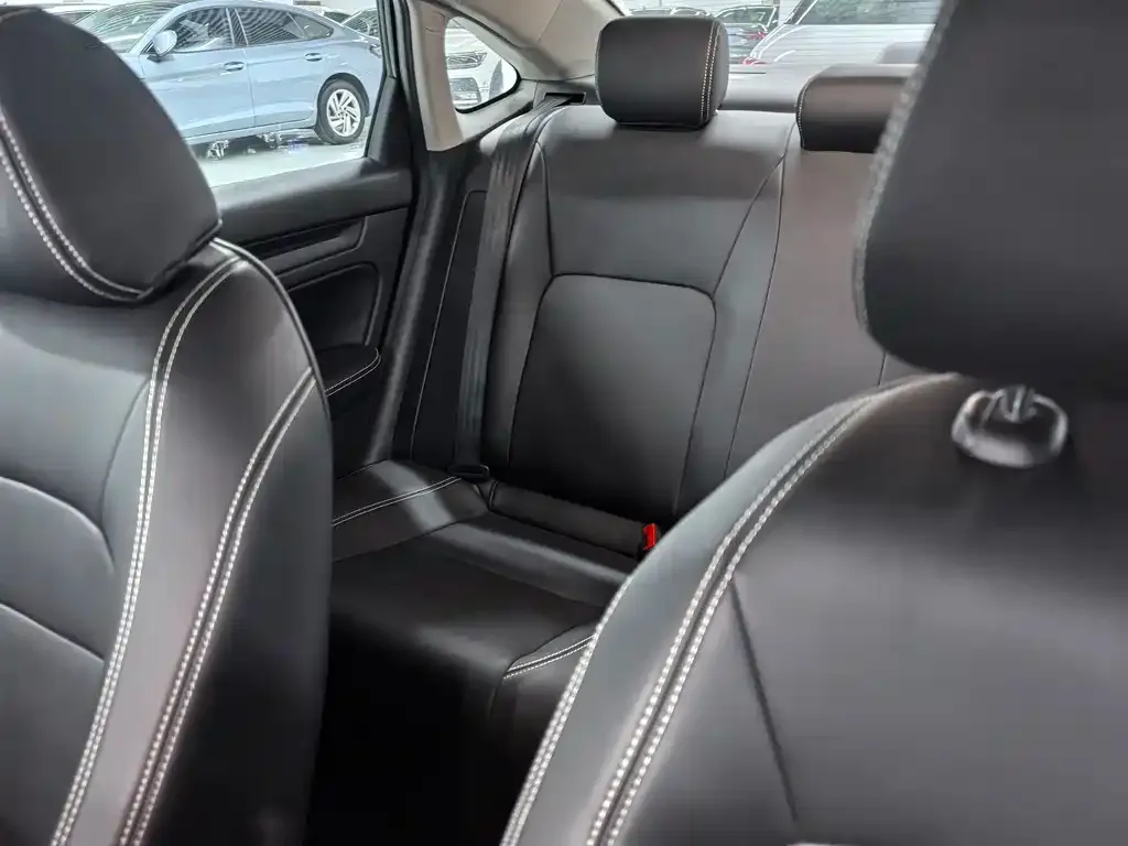 Honda Civic 2024 из CN, фото 2