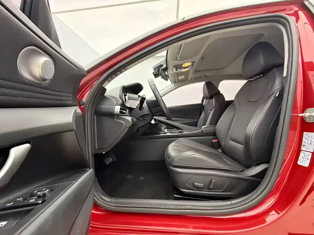 Hyundai Elantra 2023 из CN, фото 9