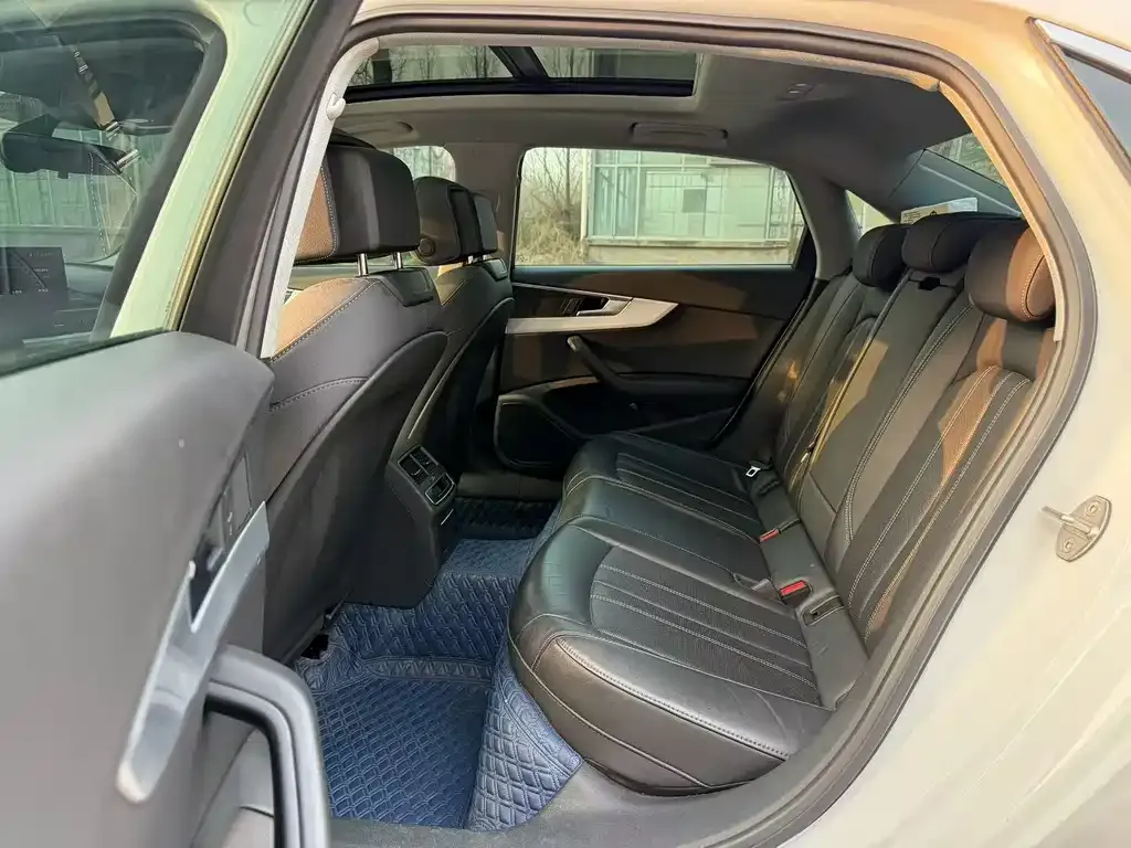 Audi A4L 2021 из CN, фото 3