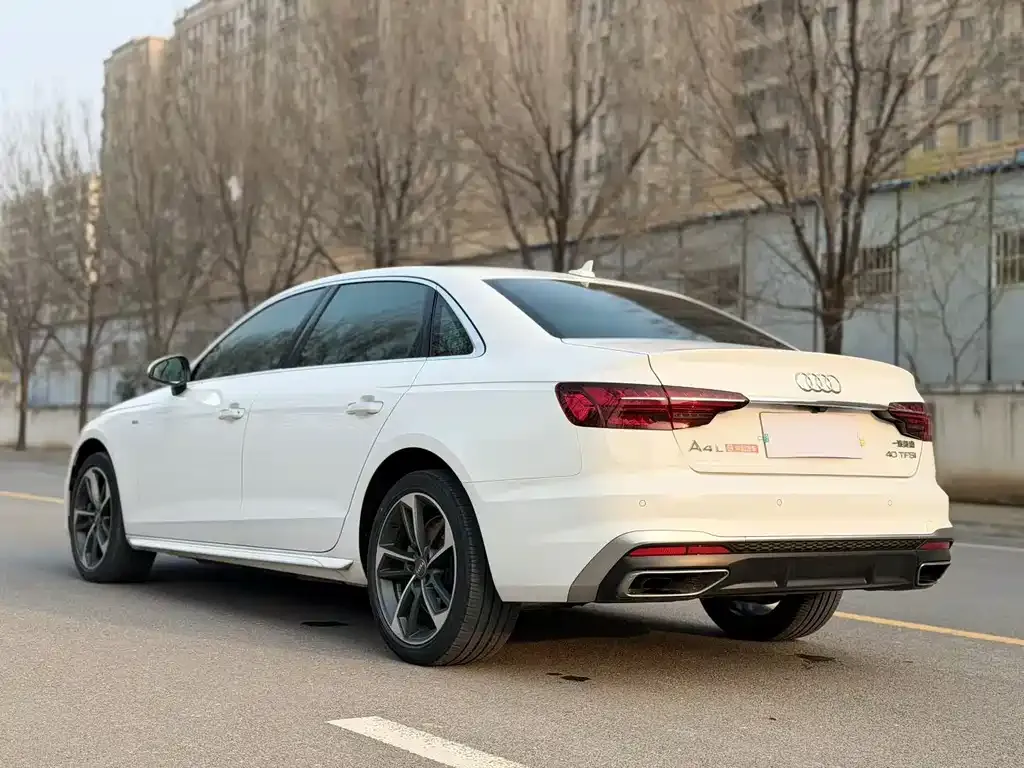 Audi A4L 2021 из CN, фото 9