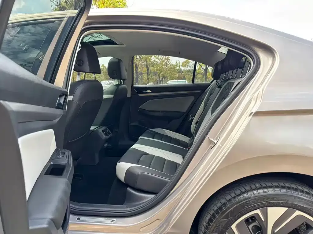 Volkswagen Bora 2024 из CN, фото 3
