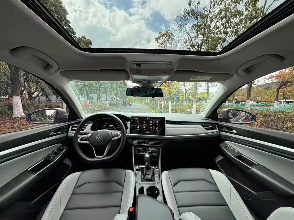 Volkswagen Bora 2024 из CN, фото 8