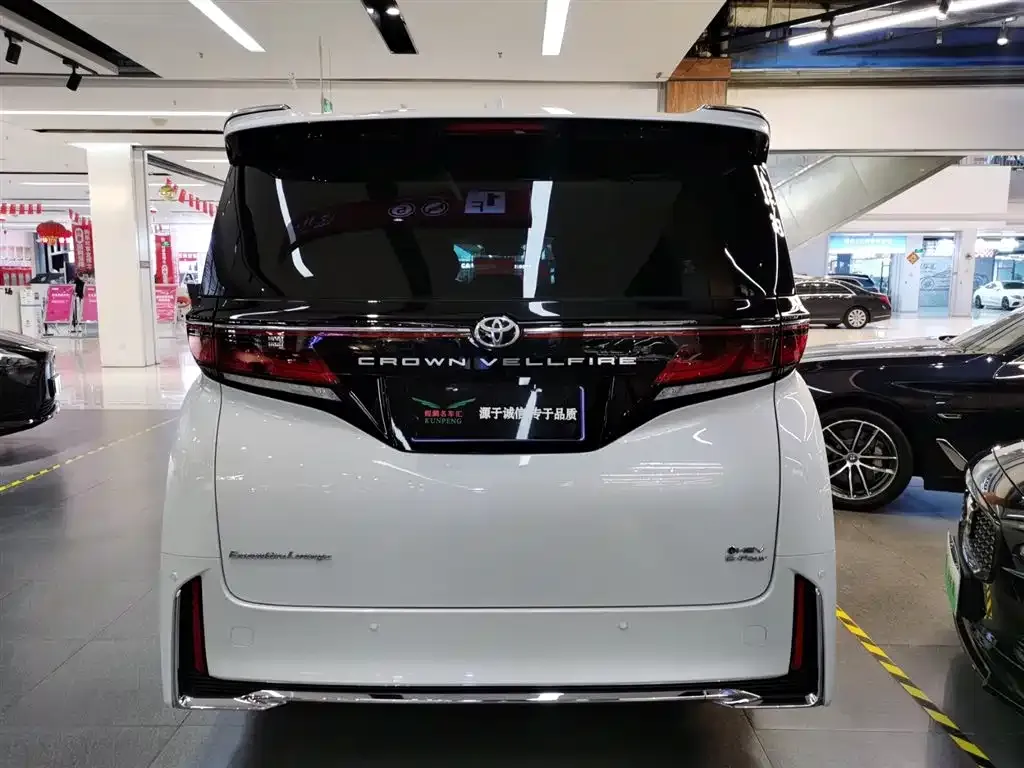Toyota Vellfire — фото 6