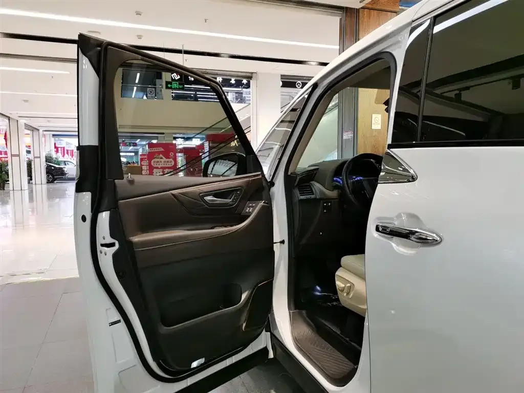 Toyota Vellfire — фото 9