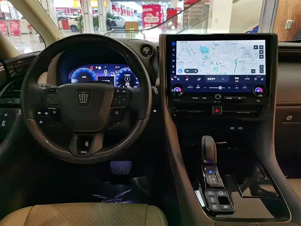 Toyota Vellfire — фото 8