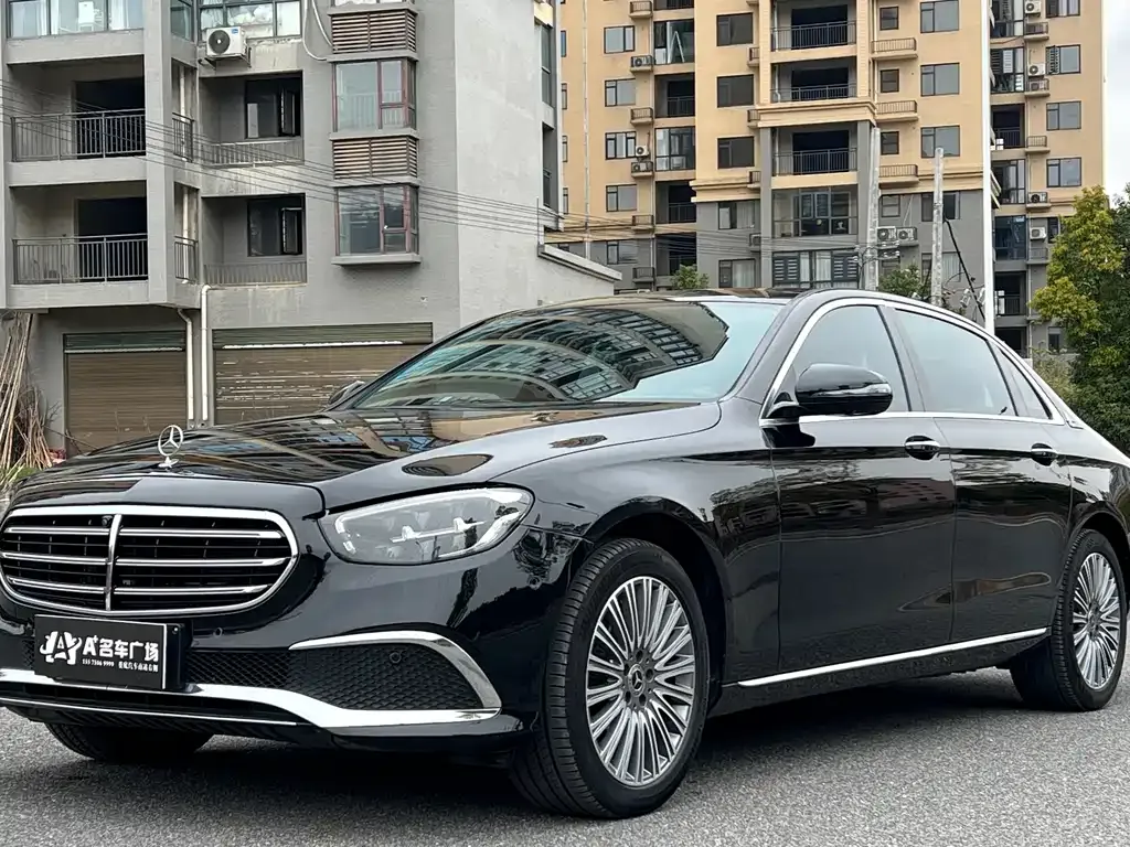 Mercedes-Benz E-Class — фото 1