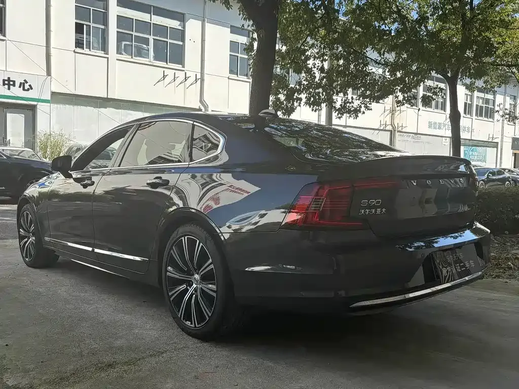 Volvo S90 — фото 6