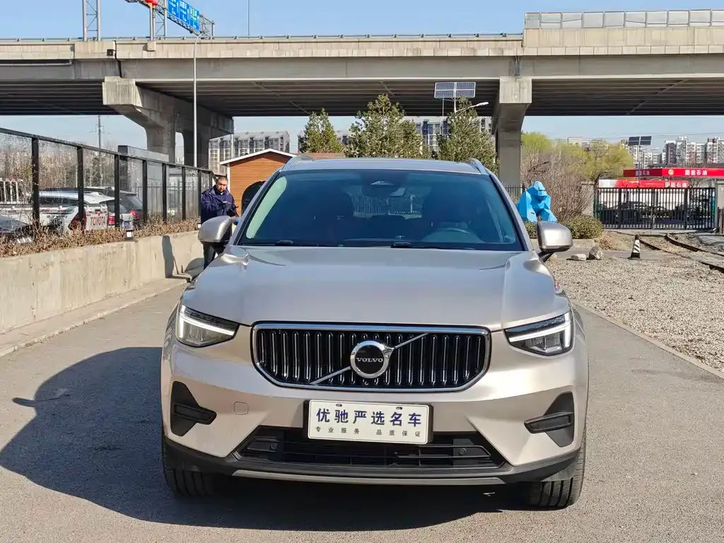 Volvo XC40 — фото 6