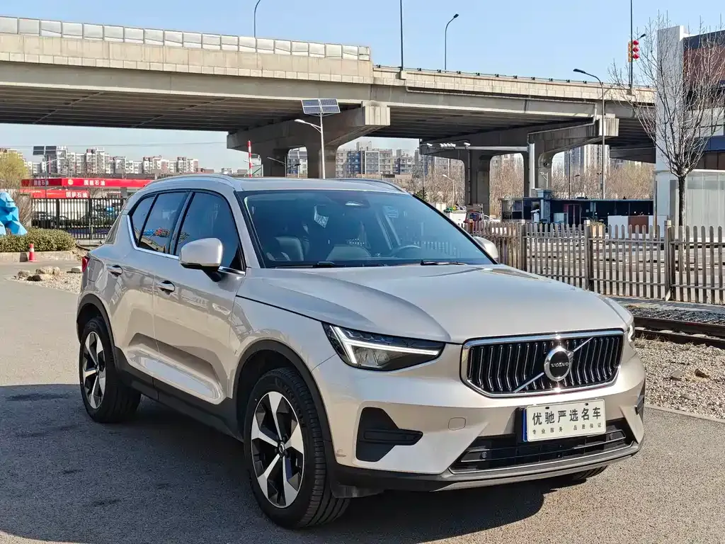 Volvo XC40 — фото 2