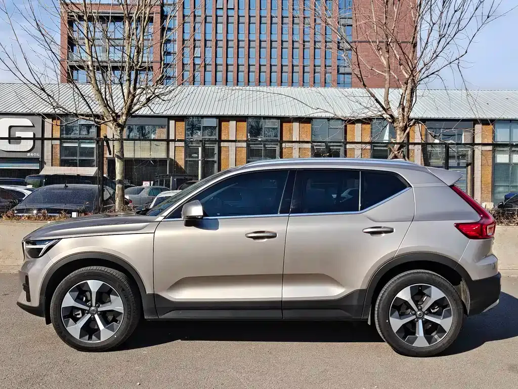 Volvo XC40 — фото 4