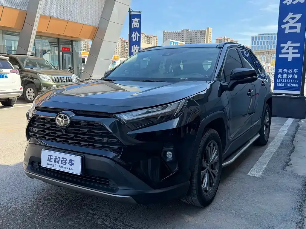 Toyota RAV4 — фото 1