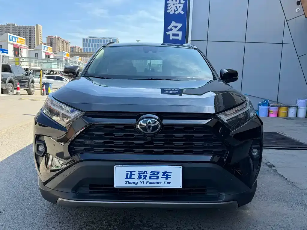 Toyota RAV4 — фото 3