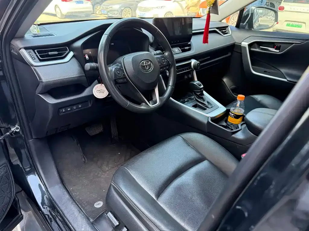 Toyota RAV4 — фото 4