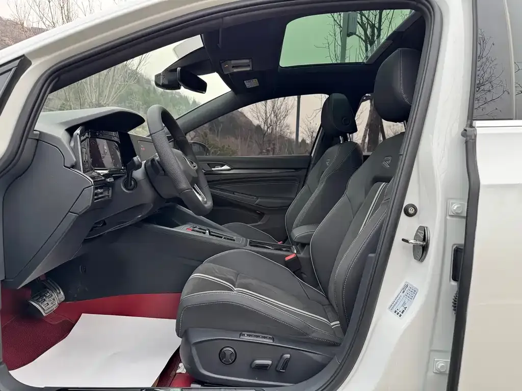 Volkswagen Golf 2022 из CN, фото 6