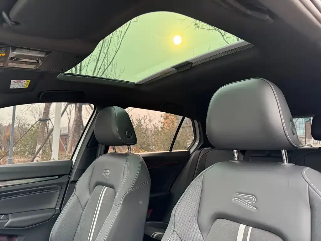 Volkswagen Golf 2022 из CN, фото 2