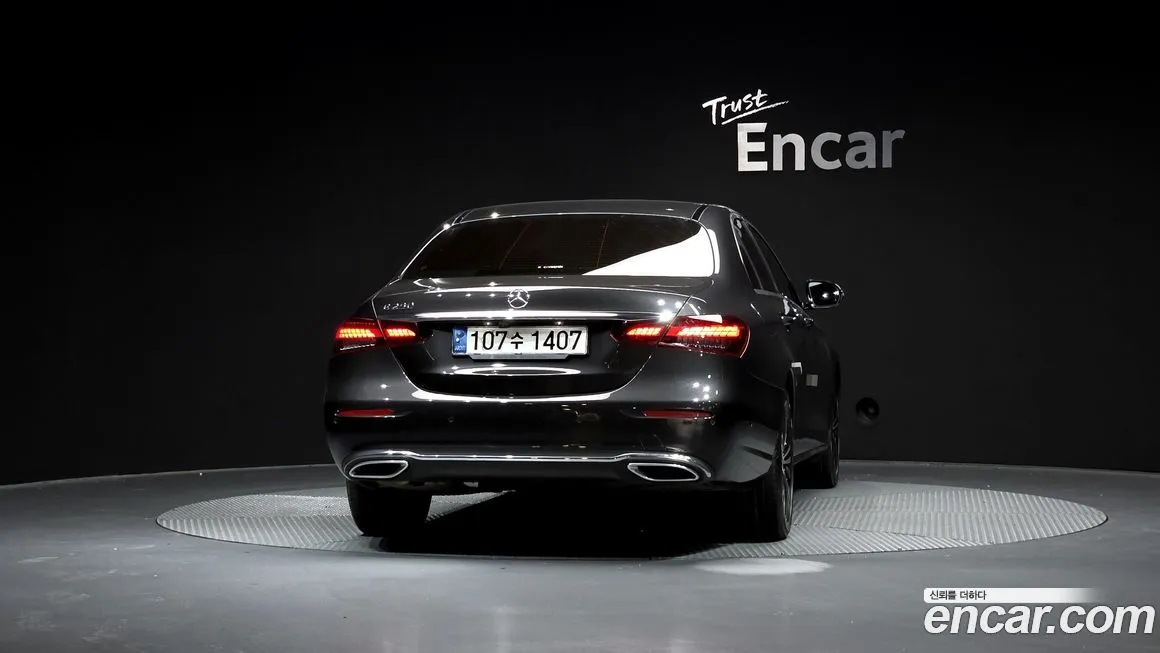 Mercedes-Benz E-Class — фото 8