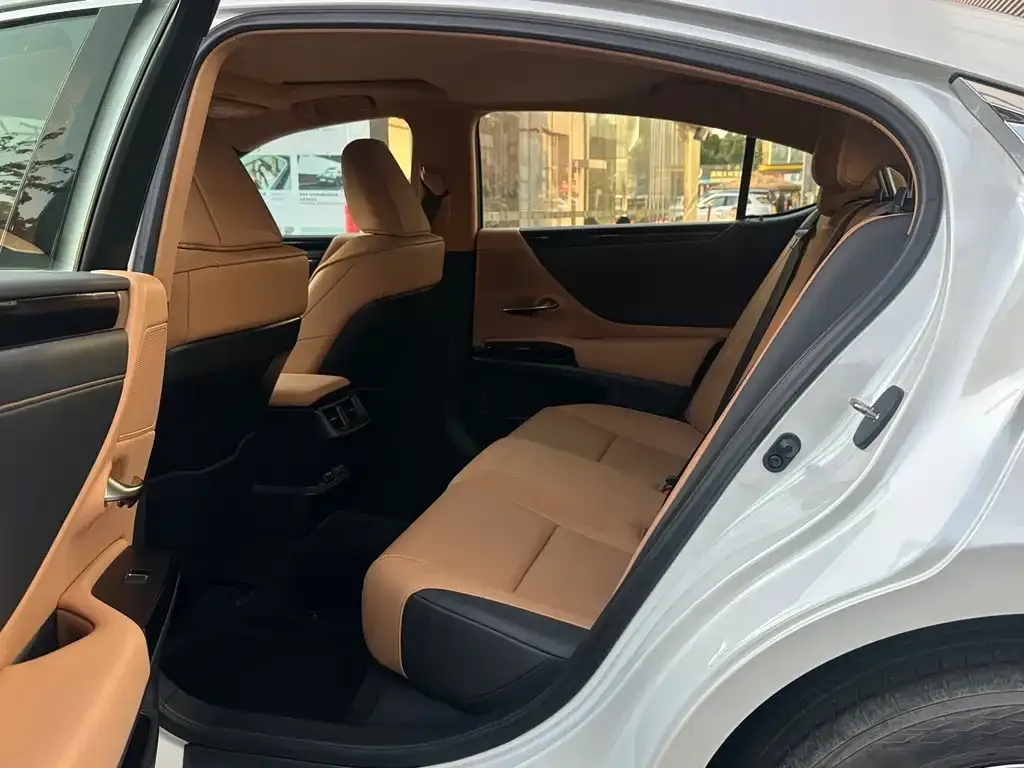 Lexus ES 2023 из CN, фото 4