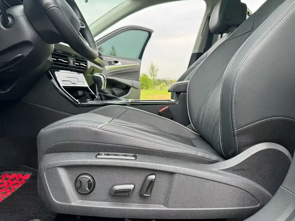 Volkswagen Passat 2024 из CN, фото 5