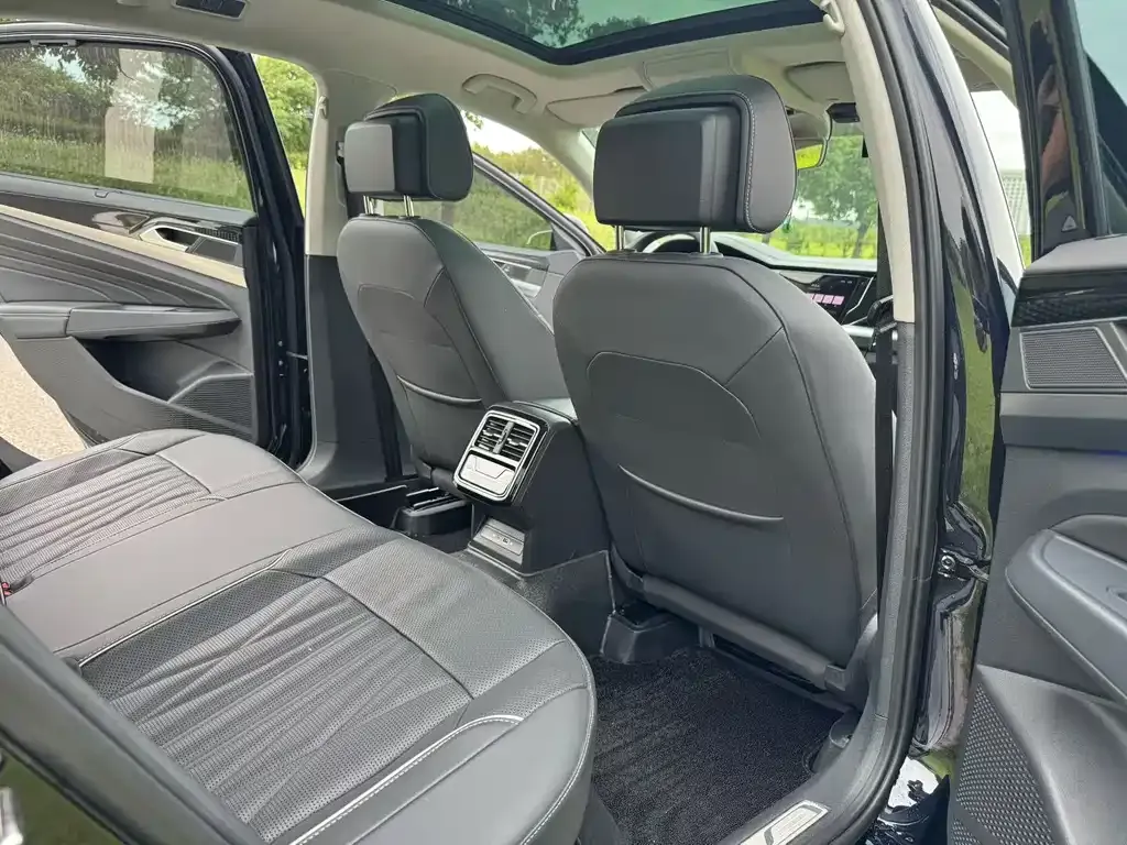 Volkswagen Passat 2024 из CN, фото 4