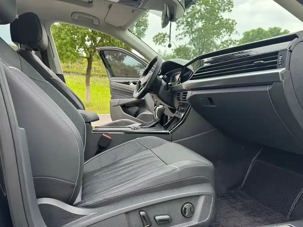 Volkswagen Passat 2024 из CN, фото 8