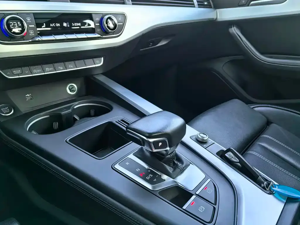 Audi A4L 2023 из CN, фото 3