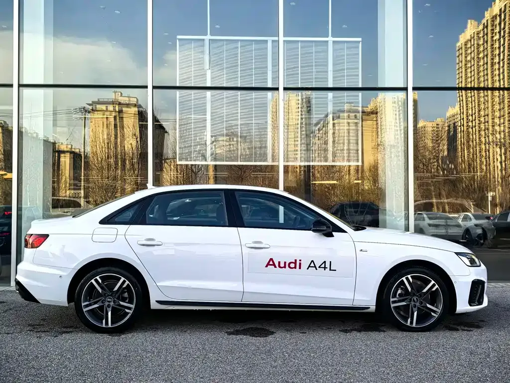 Audi A4L 2023 из CN, фото 5