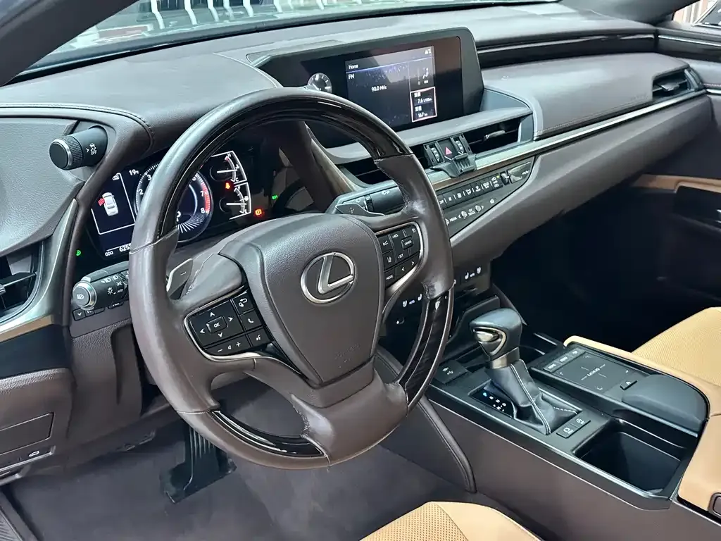Lexus ES — фото 10