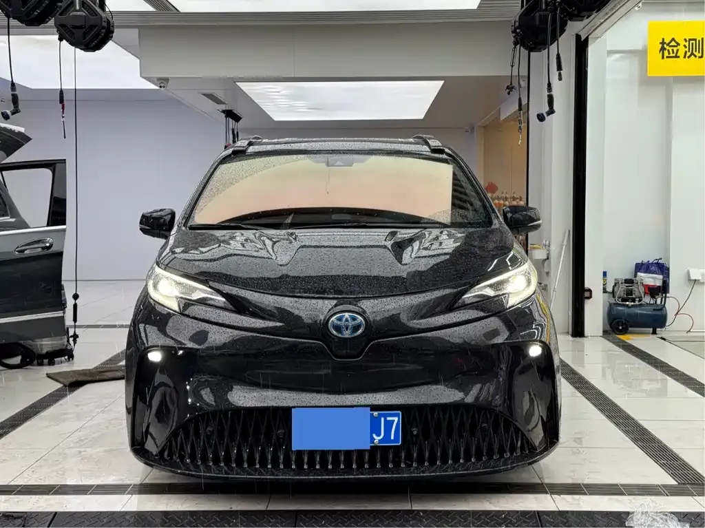 Toyota Sienna 2023 из CN, фото 1