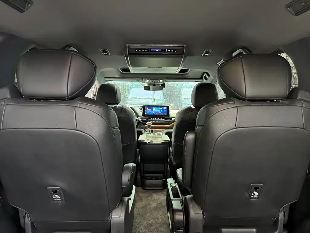 Toyota Sienna 2023 из CN, фото 2