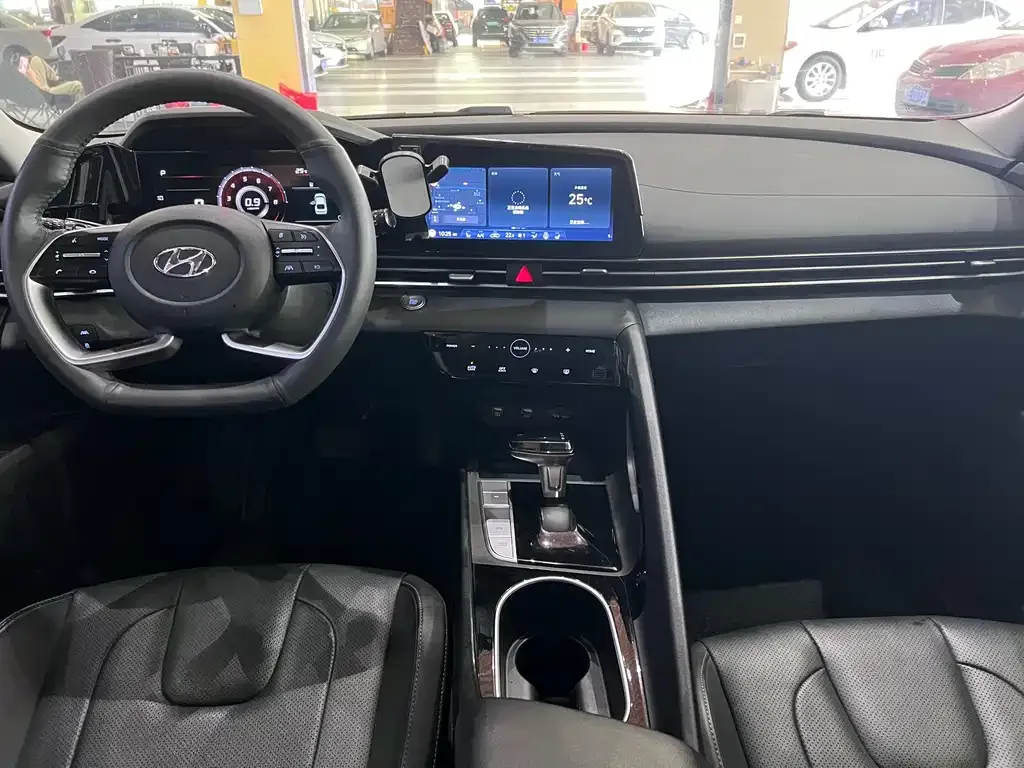 Hyundai Elantra 2021 из CN, фото 10