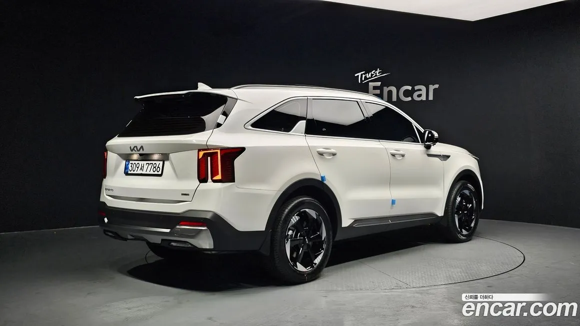 Kia Sorento — фото 7
